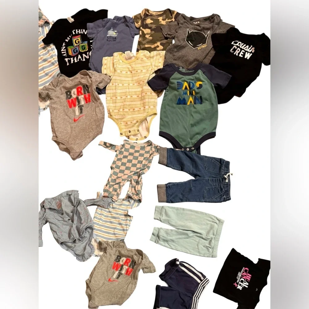 15pc bundle lot 6-9m 1sleeper 10onesies 2pants 1shorts 1shirt no stains or wear